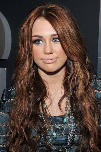 miley-cyrus-dot-com_events-52ndgrammys-arrivals-31jan2010-00064