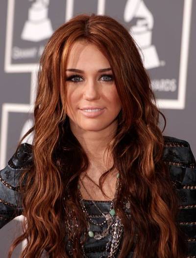 miley-cyrus-dot-com_events-52ndgrammys-arrivals-31jan2010-00073
