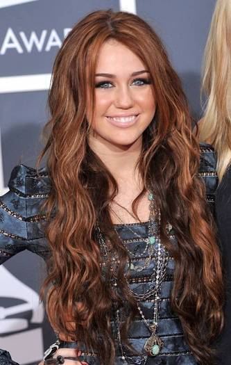 miley-cyrus-dot-com_events-52ndgrammys-arrivals-31jan2010-00077