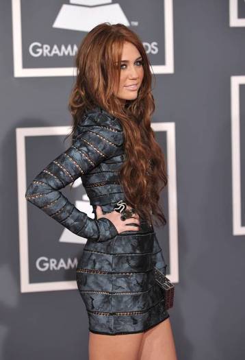 miley-cyrus-dot-com_events-52ndgrammys-arrivals-31jan2010-00080