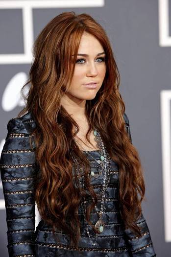 miley-cyrus-dot-com_events-52ndgrammys-arrivals-31jan2010-00146 - 0-0-0_Toate pozele mele cu Miley Cyrus_0-0-0