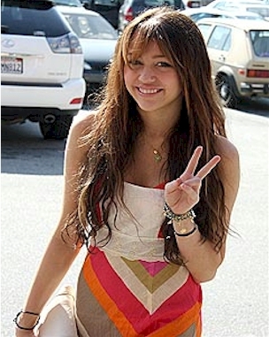 miley-cyrus-peace-sign