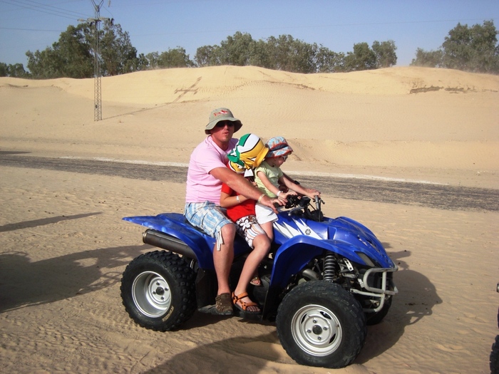 el mouradi sahara 1158 - 2010 06 Tunisia ATV si Camilarit