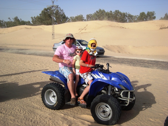 el mouradi sahara 1157 - 2010 06 Tunisia ATV si Camilarit