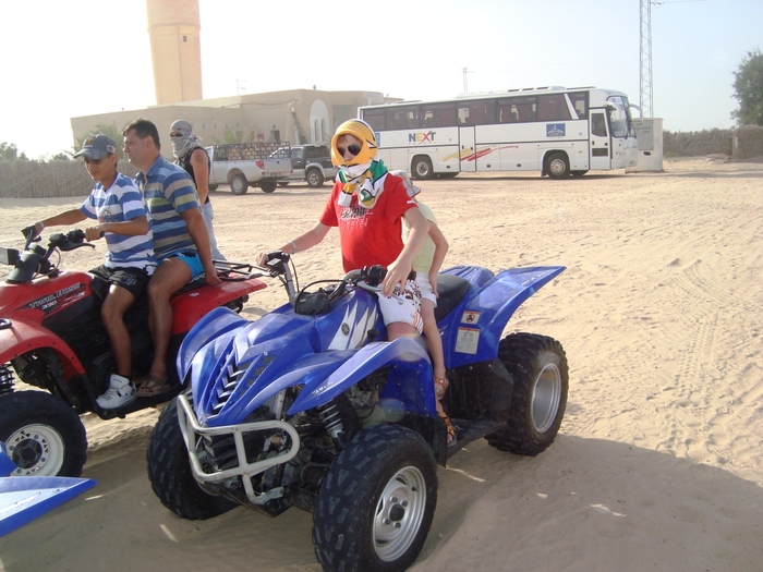 el mouradi sahara 1156 - 2010 06 Tunisia ATV si Camilarit