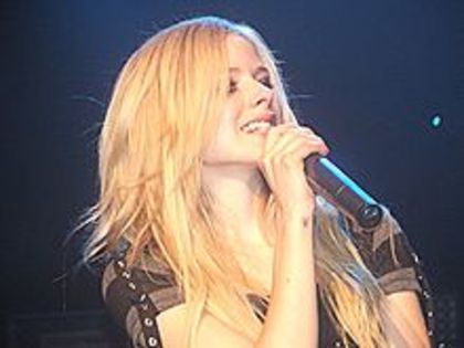 220px-Avril_Lavigne_Geneva_June_09_2005 - Avril Lavigne