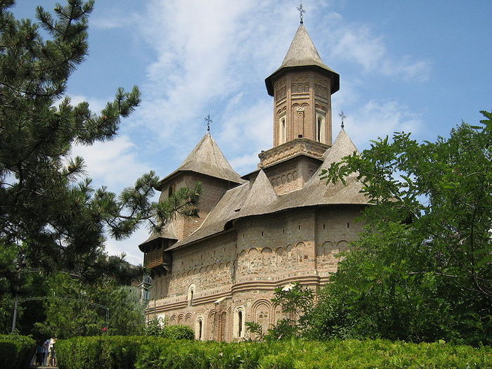 800px-Biserica_Fortificata_Precista_Galati
