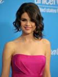 WERGTYH - selena gomez