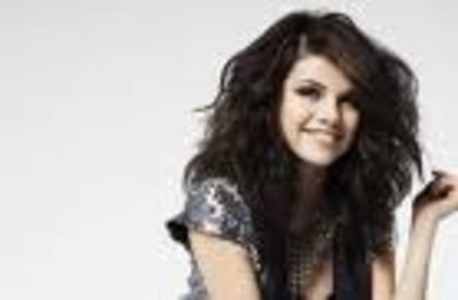 XCFGVHBJKL - selena gomez