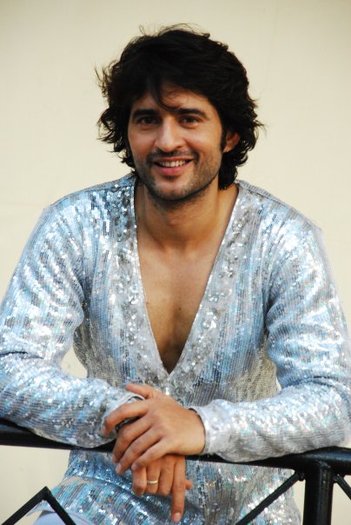 4675_210834165133_511110133_7227441_4963879_n - Hiten Tejwani-Shantanu