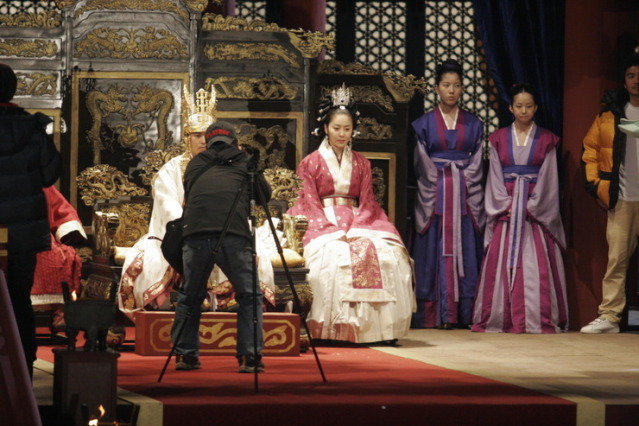 15330_1236769484864_1398055810_30518065_2567310_n - Queen SeonDeok