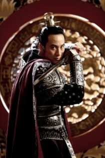 uhmtaewoong-in-rolul-Kim-Yoo-Shin-200x300