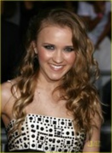 NSGUWEFJBICFMYCSEJR - poze cu emily osment