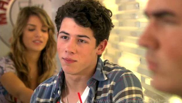 JONAS-LA-Ep-3-Date-Expectations-nick-jonas-13625001-627-356