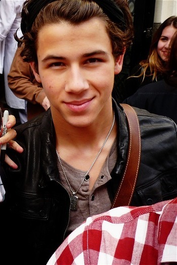 Random-photos-nick-jonas-13892672-467-700