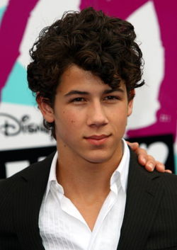 3323699881_31475cc157 - nick jonas