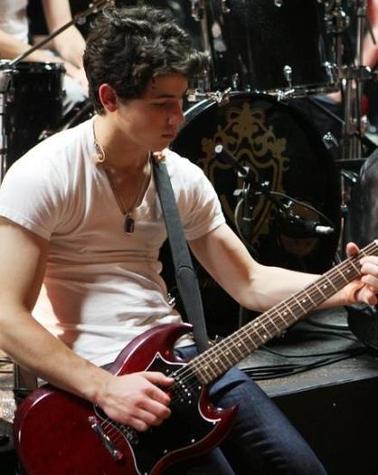 Nick_Jonas_1239894095_1 - nick jonas