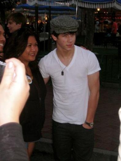 Nick_Jonas_1239894034_3 - nick jonas