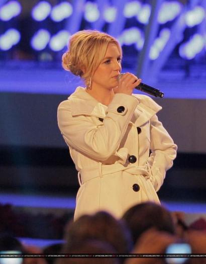 Britney_Spears_1250766912_2