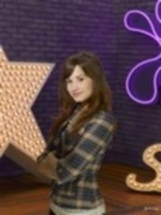 12782514_FCMPQCQQN - Demi Lovato