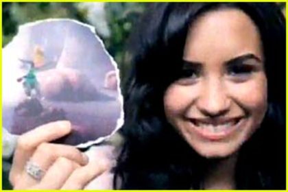 demi-lovato-gift-friend
