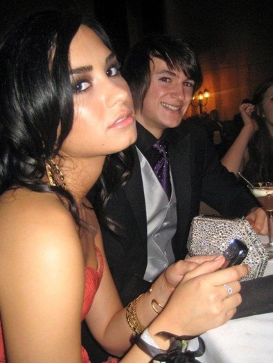 demi-lovato-prom-2-530x706