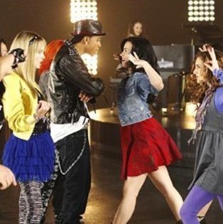 camp-rock-2-demi-lovato-12219778-291-292