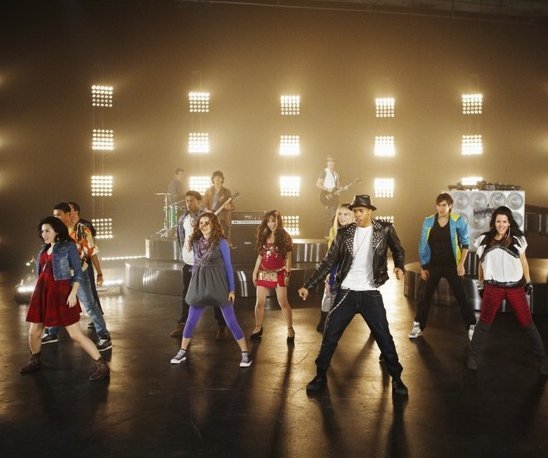 camprock2-demi-lovato-12219823-548-458