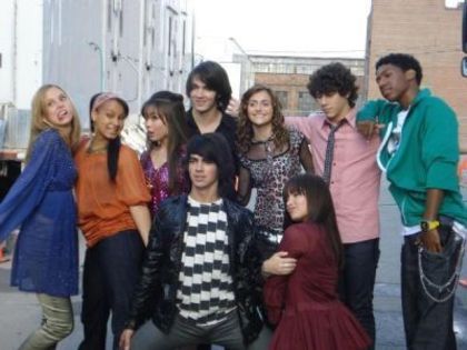 Camp-Rock-cast-camp-rock-1049487_400_300