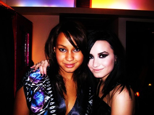 Demi-Lovato-and-Jasmine-Richards-500x375 - Camp Rock Behind the Scenes