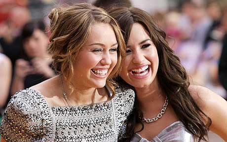 BRITAIN-ENT-CINE_1390572c - Demi Lovato and Miley Cyrus