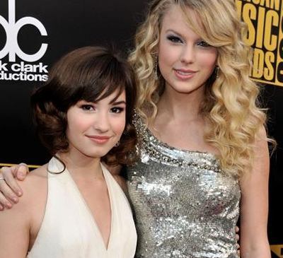 taylordemi_0_0_0x0_400x365 - Demi Lovato and Taylor Swift