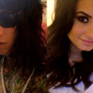 demi_lovato_trace_cyrus_twittermancing_irl - Demi Lovato and Trace Cyrus