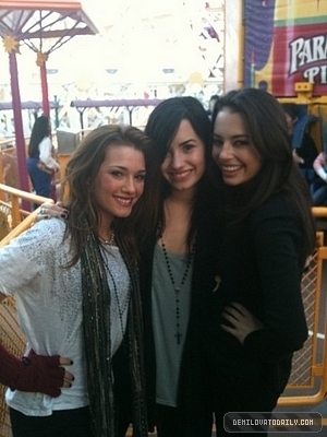 demi-at-disney-land-with-her-family-demi-lovato-9226001-300-400 - Demi Lovato at Disney Land with her Family