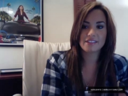 Cambio-Live-Chat-JUNE-30-demi-lovato-13574331-400-300