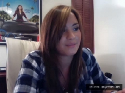 Cambio-Live-Chat-JUNE-30-demi-lovato-13574333-400-300 - Demi Lovato Cambio Live Chat JUNE 30