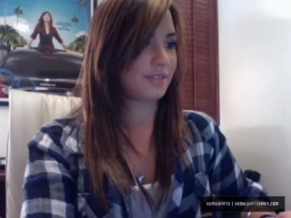 Cambio-Live-Chat-JUNE-30-demi-lovato-13574335-400-300 - Demi Lovato Cambio Live Chat JUNE 30