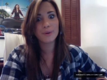 Cambio-Live-Chat-JUNE-30-demi-lovato-13574339-400-300 - Demi Lovato Cambio Live Chat JUNE 30