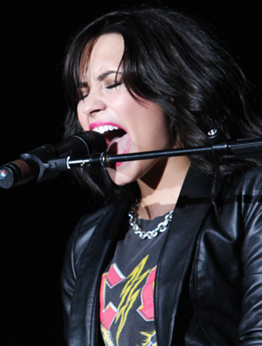 0,,20864300-EX,00 - Demi Lovato ACDC