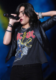 1210053-8074-cp - Demi Lovato ACDC