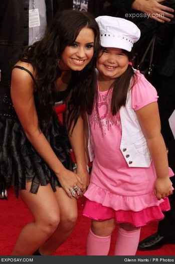 demi-lovato-and-her-sister-hanna-montana-qOlo16 - Demi Lovato and her litle sister