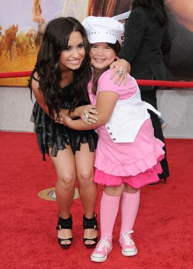 ex_madison_and_demi - Demi Lovato and her litle sister
