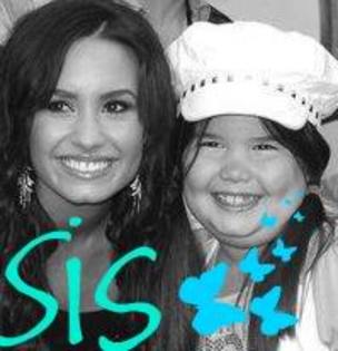 sis - Demi Lovato and her litle sister