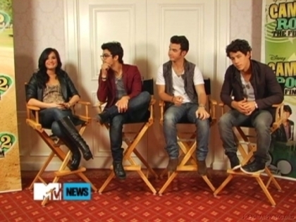 05-19-10-MTV-Interview-jemi-12345722-400-300