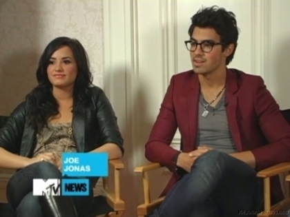 05-19-10-MTV-Interview-jemi-12345725-400-300 - Demi Lovato and Joe Jonas