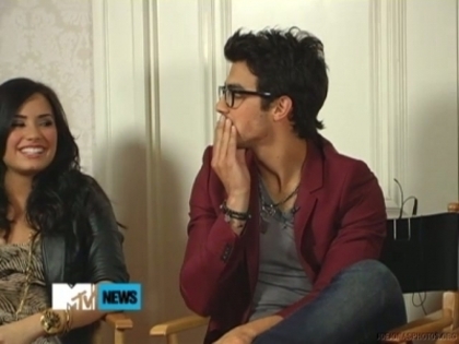 05-19-10-MTV-Interview-jemi-12345729-400-300