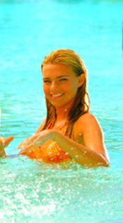 Indiana-Evans-as-Bella-Hartley