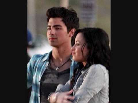 5 - demi lovato and joe jonas make a wave