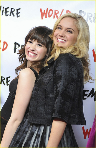 Demi-and-Tiffany-demi-lovato-and-tiffany-thornton-5825086-326-500 - Demi Lovato and Tiffany Thornton