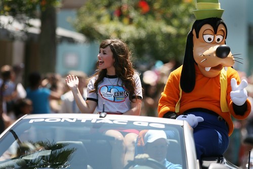 002 - Demi Lovato at dc games parade